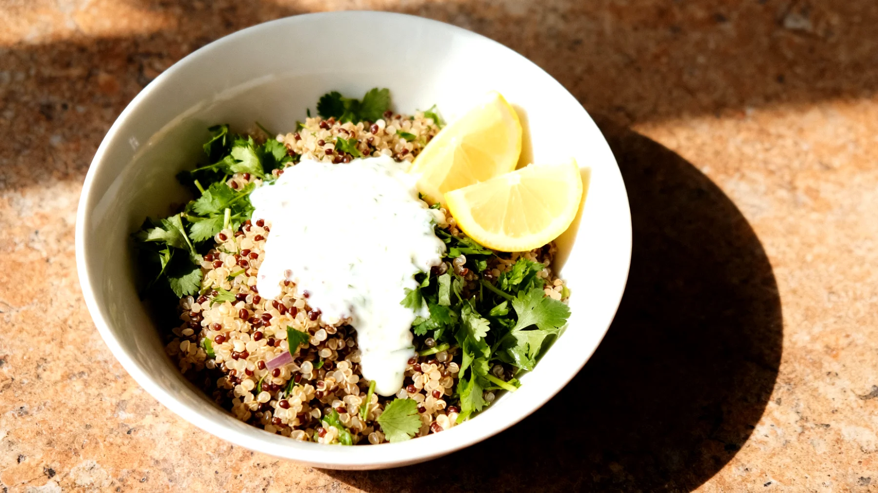 Kefirli Kinoa Salatası (Limonlu Taze Otlarla)"