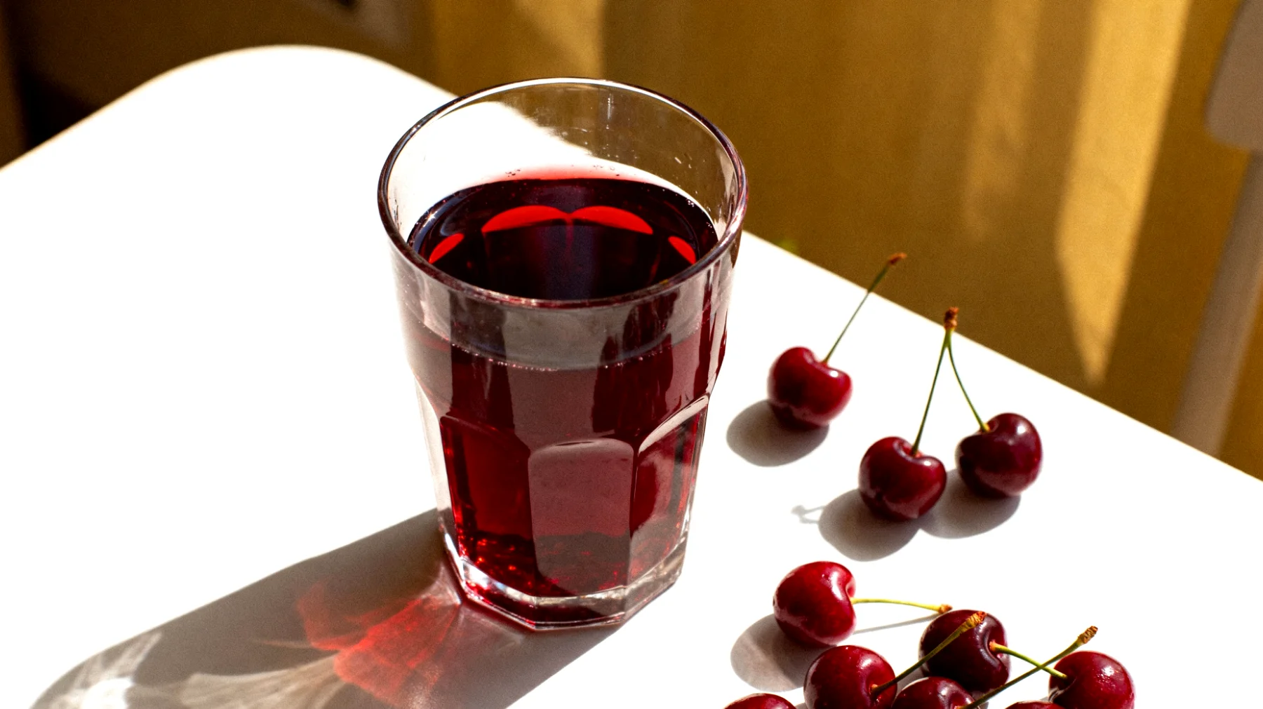 Vişne suyu (ekşi vişne - tart cherry juice)"